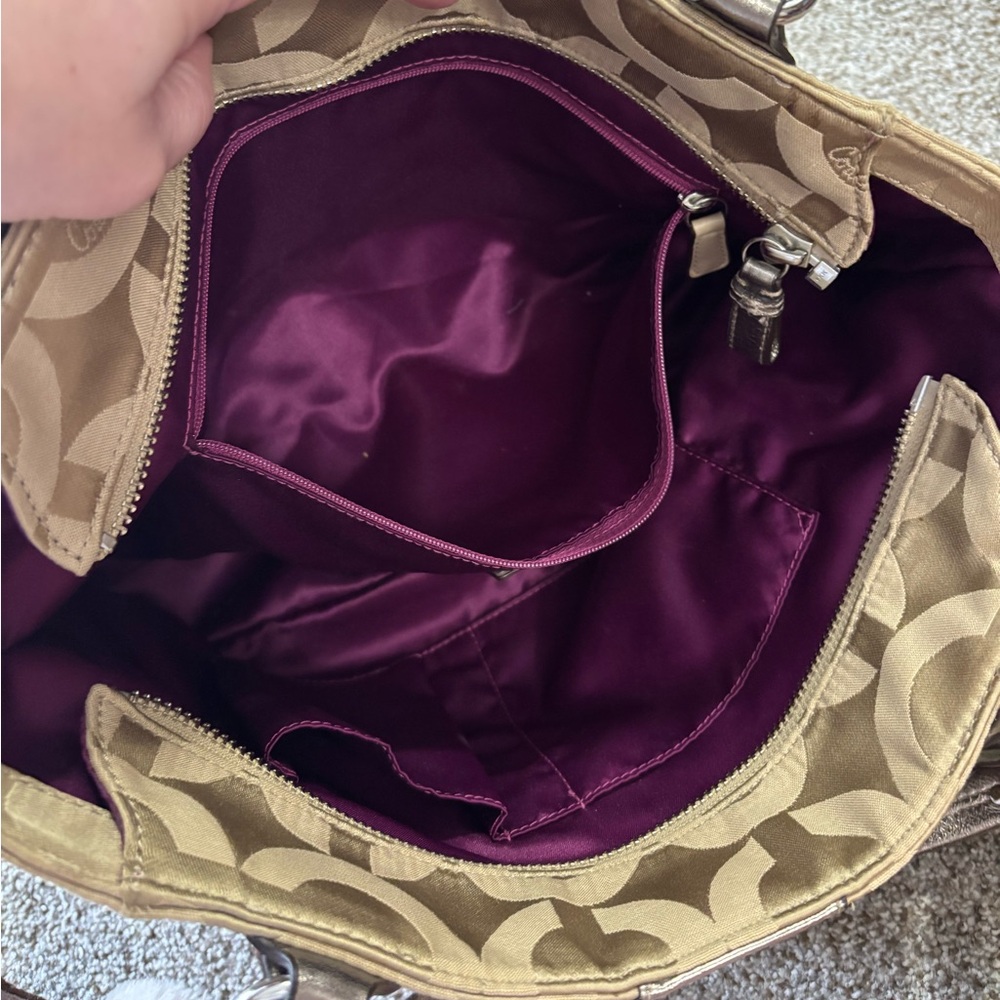 Signature Coach Madison Tote Bag - Picture 12 of 14